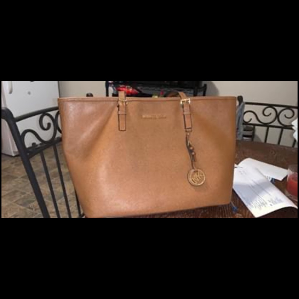 MICHAEL KORS PURSE!